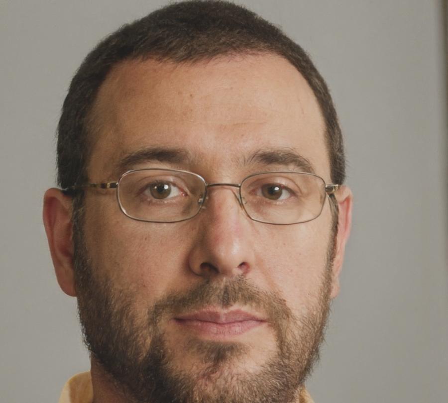 Portrait de Marc Dubois, analyste financier